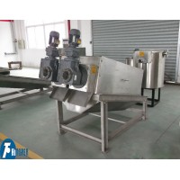 Self-cleaning screw sludge dewatering dehydrator for wastewater treatment